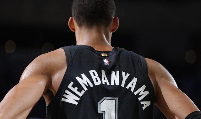 星空体育在线-文班你太狠了，仅用8分钟，就达成80年NBA独一无二纪录，冲击MVP|公牛|文班亚马|马刺|圣安东尼奥马刺队|NBA常规赛_新浪体育_新浪新闻