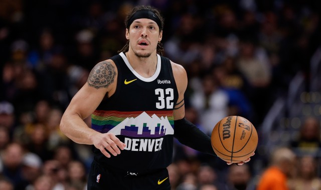 戈登：我们下半场防守做得不错 但篮球比赛有上下半场